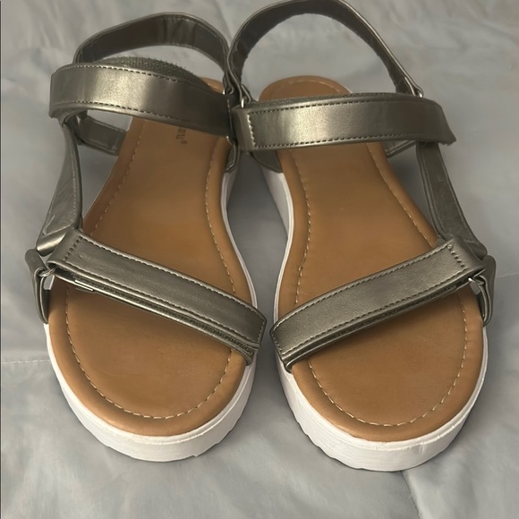 Pierre Dumas Silver Sandals Modern Design - Picture 1 of 4